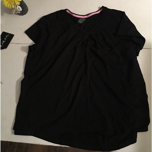 Woman’s Tee - Picture 3 of 7